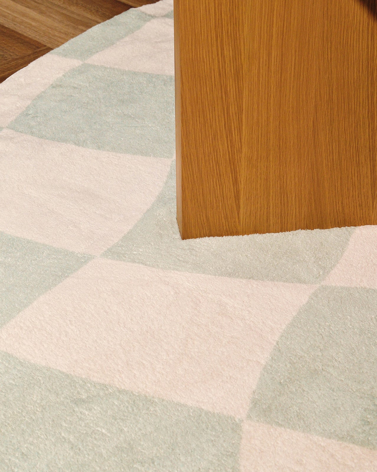 Ilenna Green and Ivory Checkered Washable Round Rug