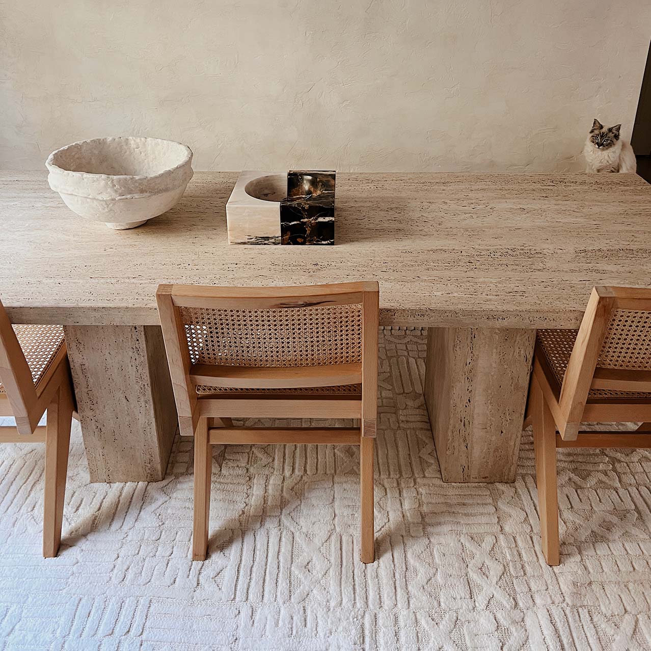 Kalinda Beige and Ivory Geometric Tribal Rug