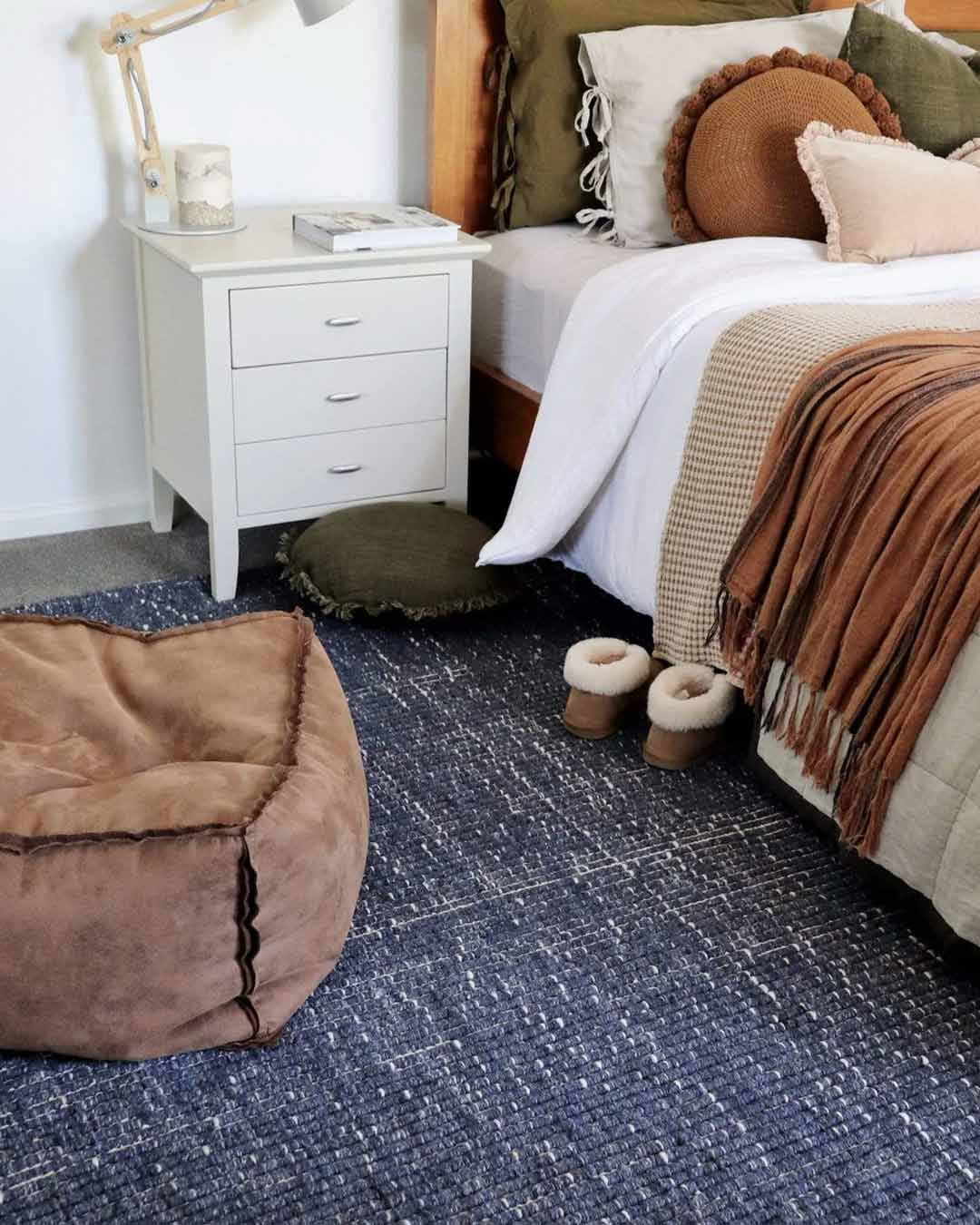 Kendra Navy Blue and Ivory Wool Rug
