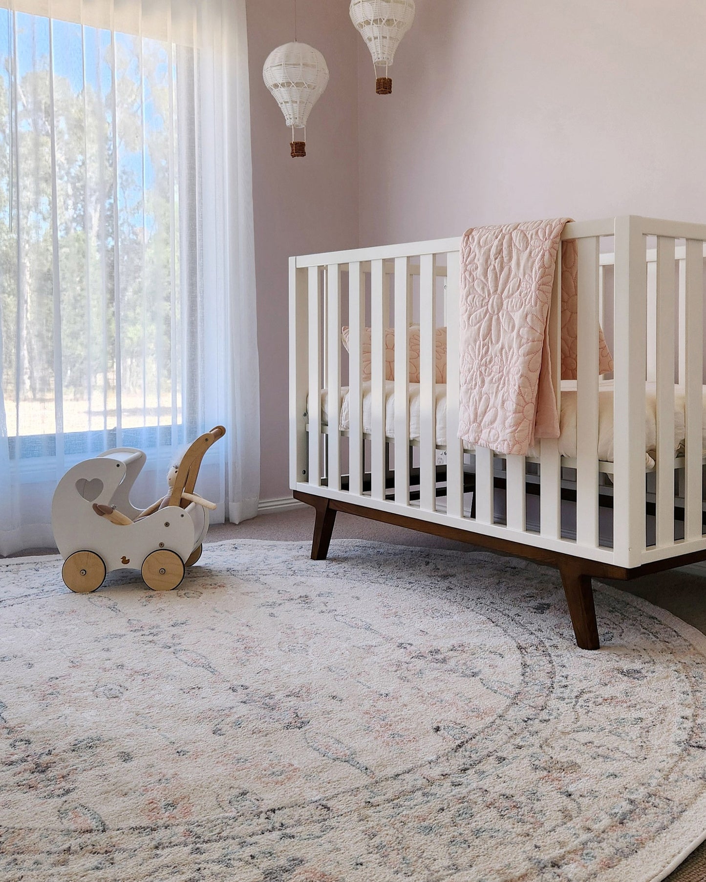 Maplewood Cream and Pink Traditional Round Rug