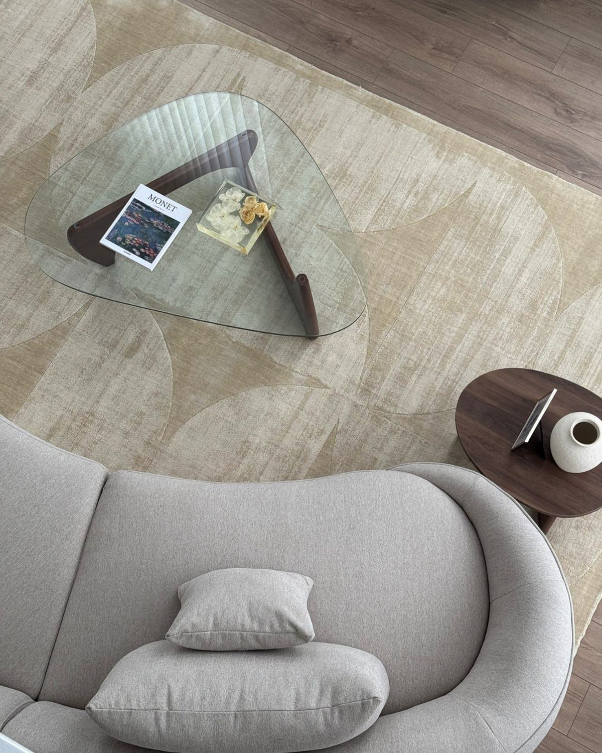 Nanika Cream Hourglass Viscose Rug