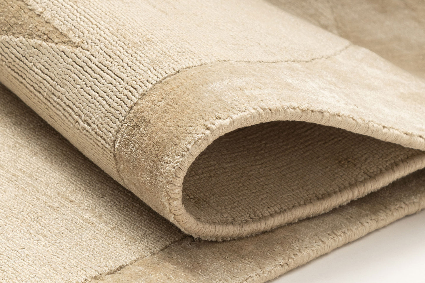 Nanika Cream Hourglass Viscose Rug