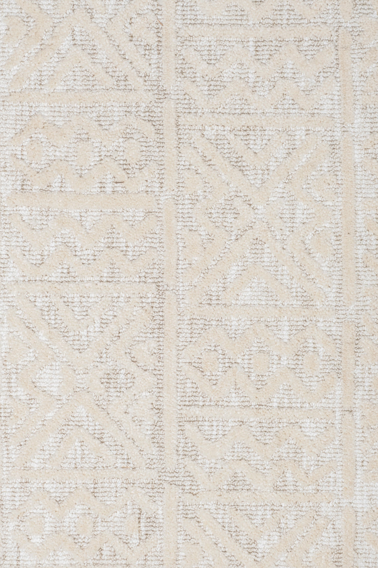 Neewa Beige and Ivory Tribal Transitional Round Rug