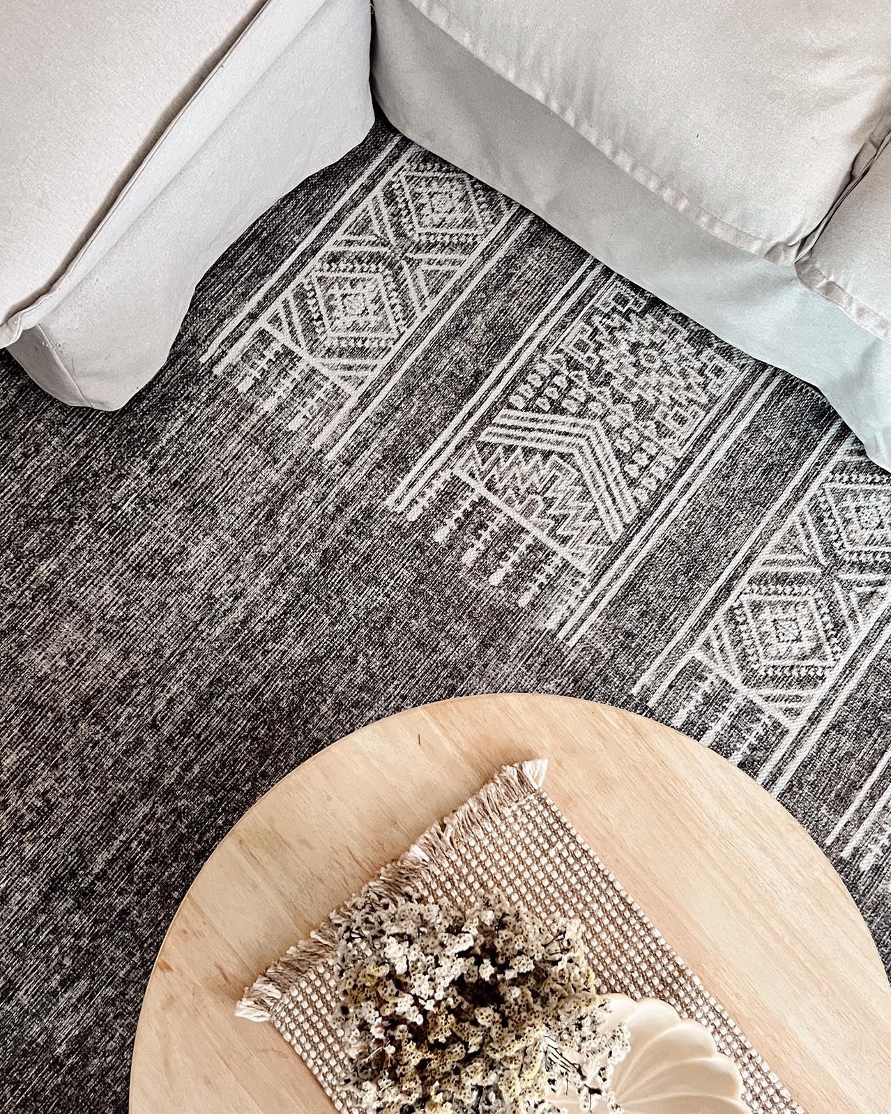 Raia Charcoal and Grey Tribal Distressed Washable Rug