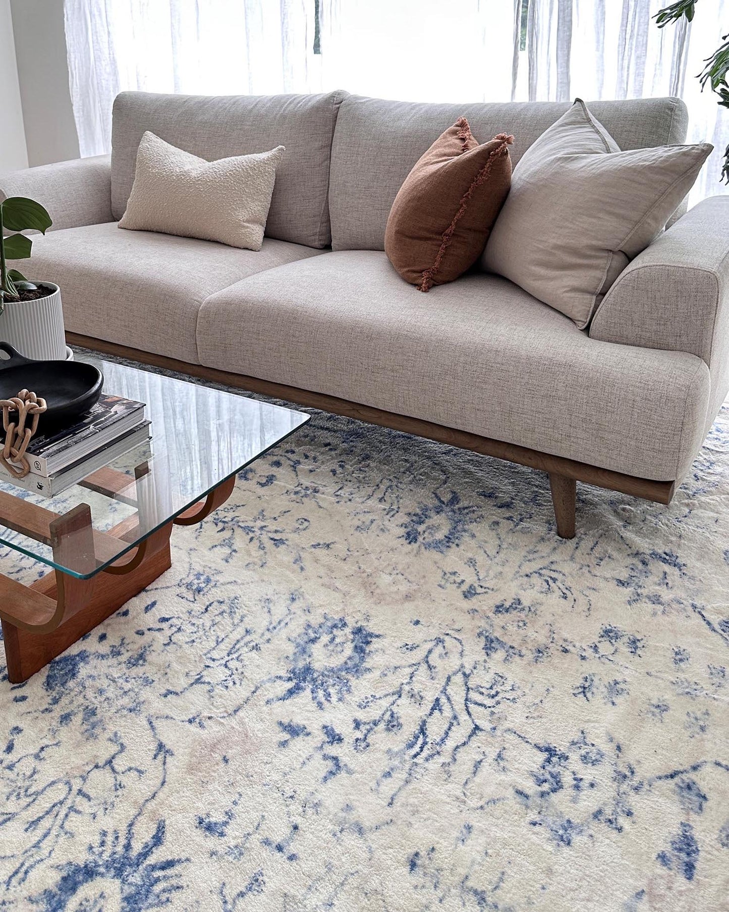 Sarafina Blue and Grey Distressed Washable Rug