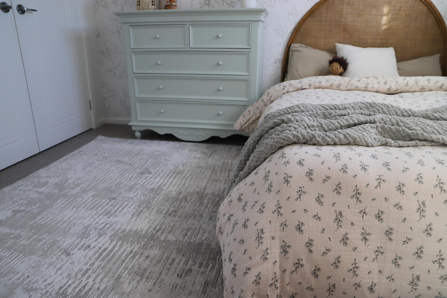 Valerie Ivory and Grey Distressed Tribal Rug