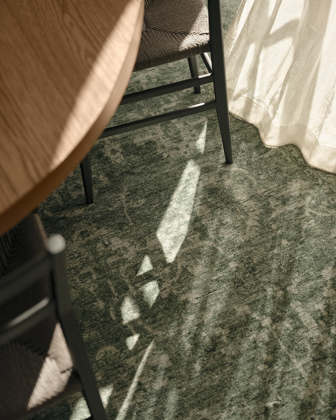Vinchi Tonal Distressed Forest Green Rug